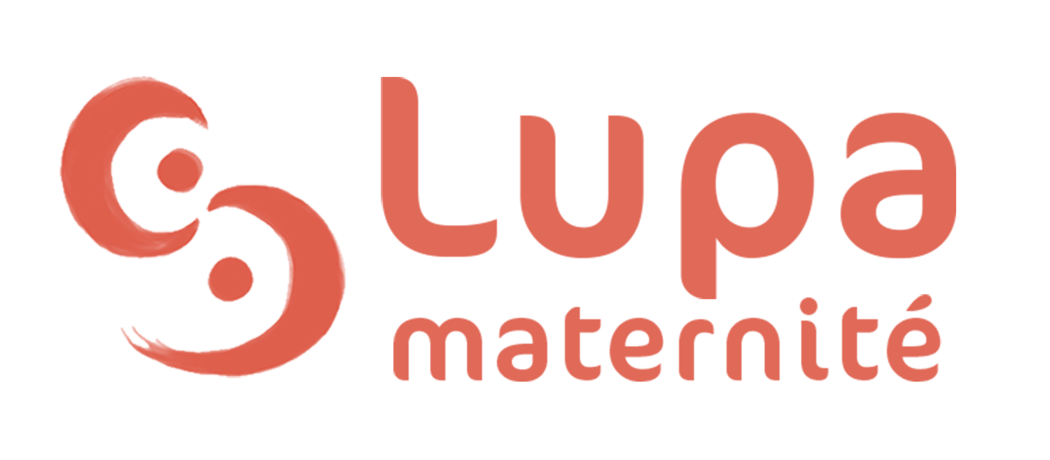Logo Lupa Materrnité : 2 lunes face à face ayant en leur centre un point. Celle de gauche est plus haute et leur pointe se touche presque.